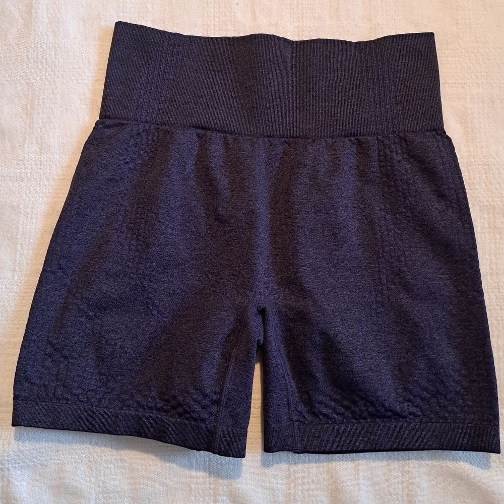 Women's size Medium dark purple athletic yoga workout shorts EUC